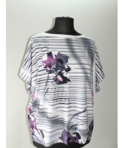 Bluzka oversize z różowo/ fioletowym kwiatem - biodra 128cm